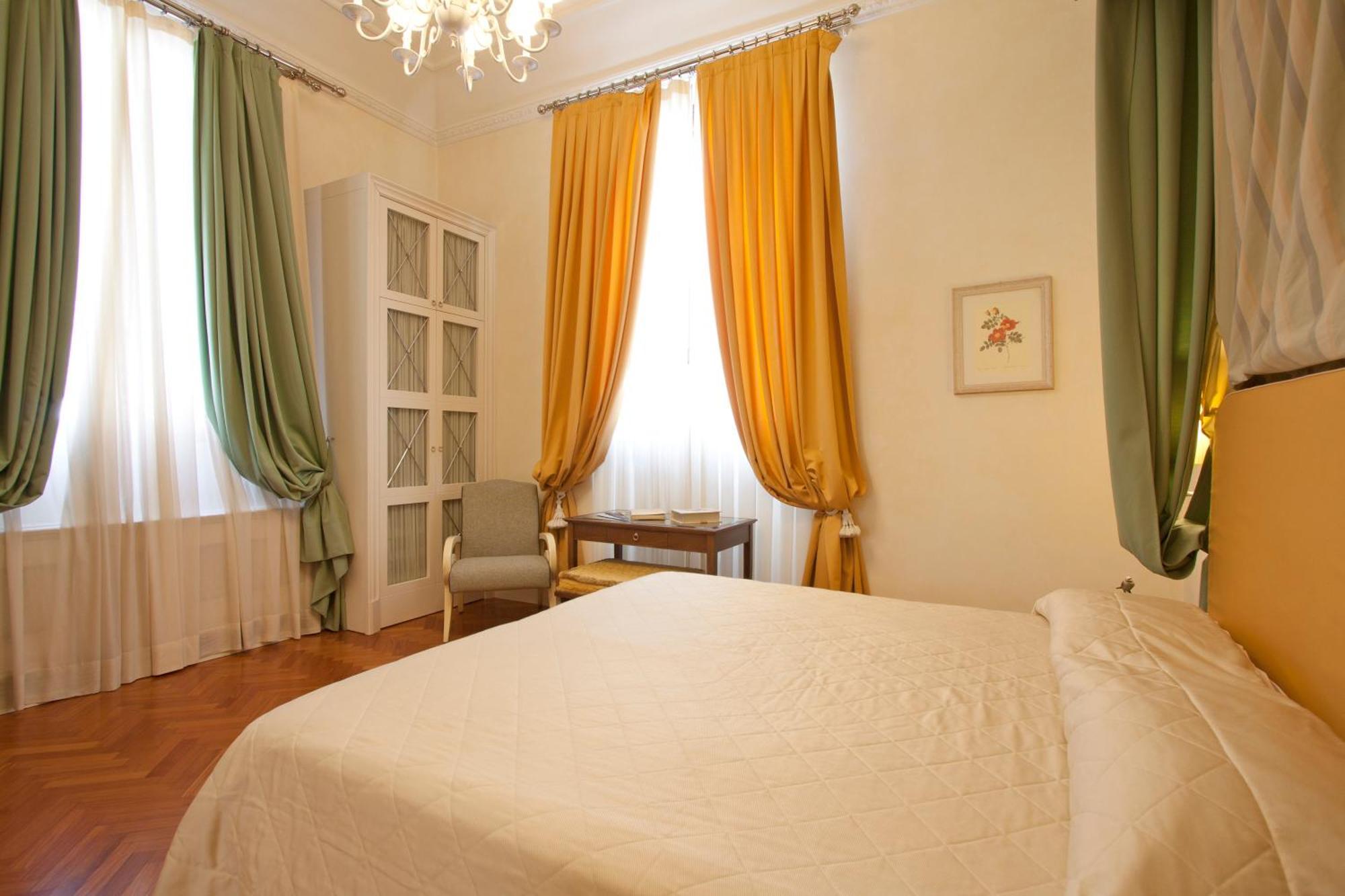 Serristori Palace Residence Флоренция Стая снимка